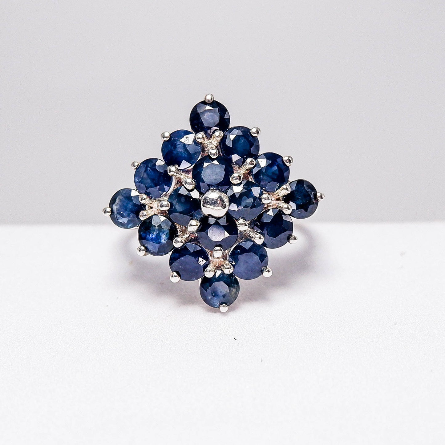 แหวนเงินแท้ 925 ฝังพลอย ไพลิน (Blue Sapphire)