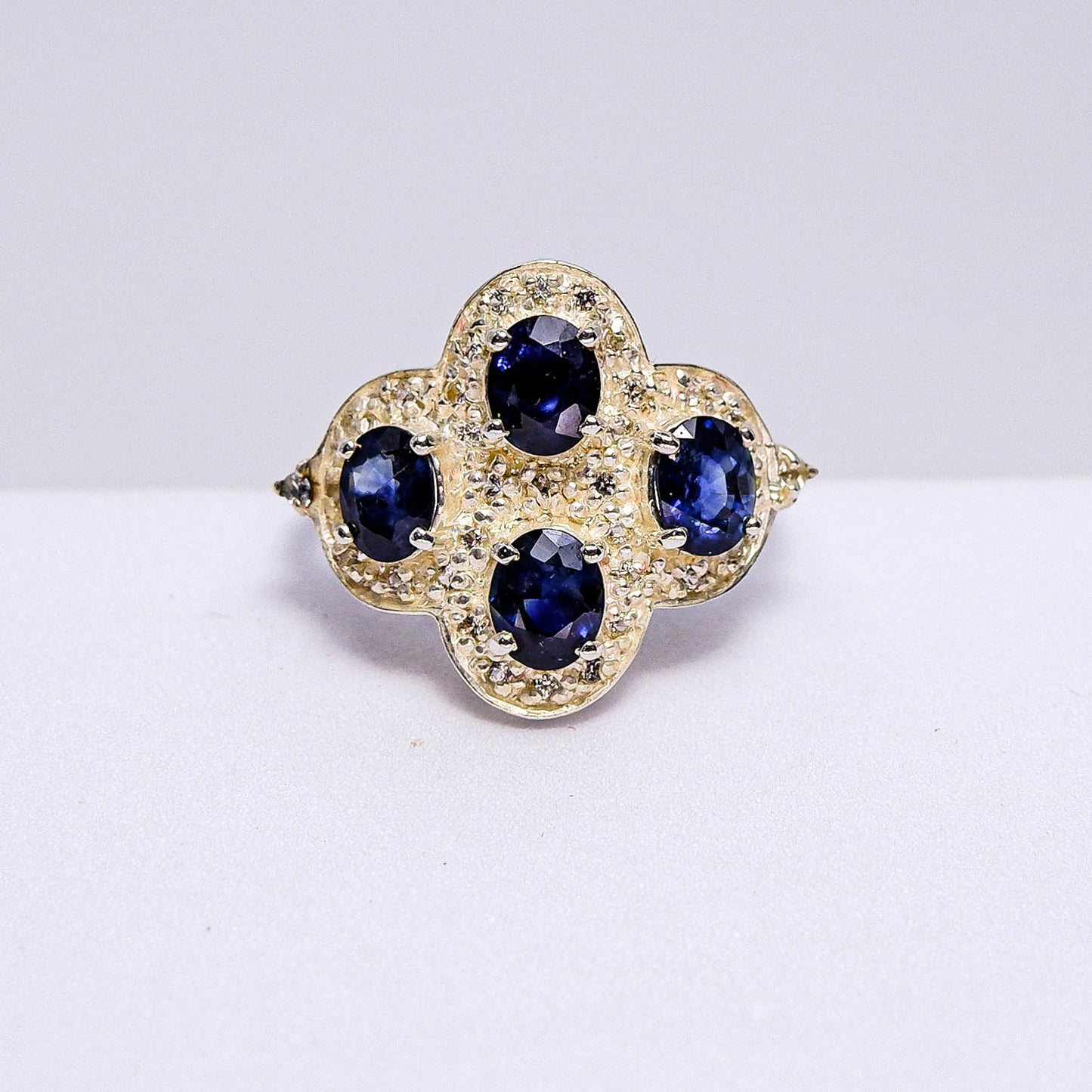 แหวนเงินแท้ 925 ฝังพลอย ไพลิน (Blue Sapphire) + ไวท์โทพาส (whitetopaz)