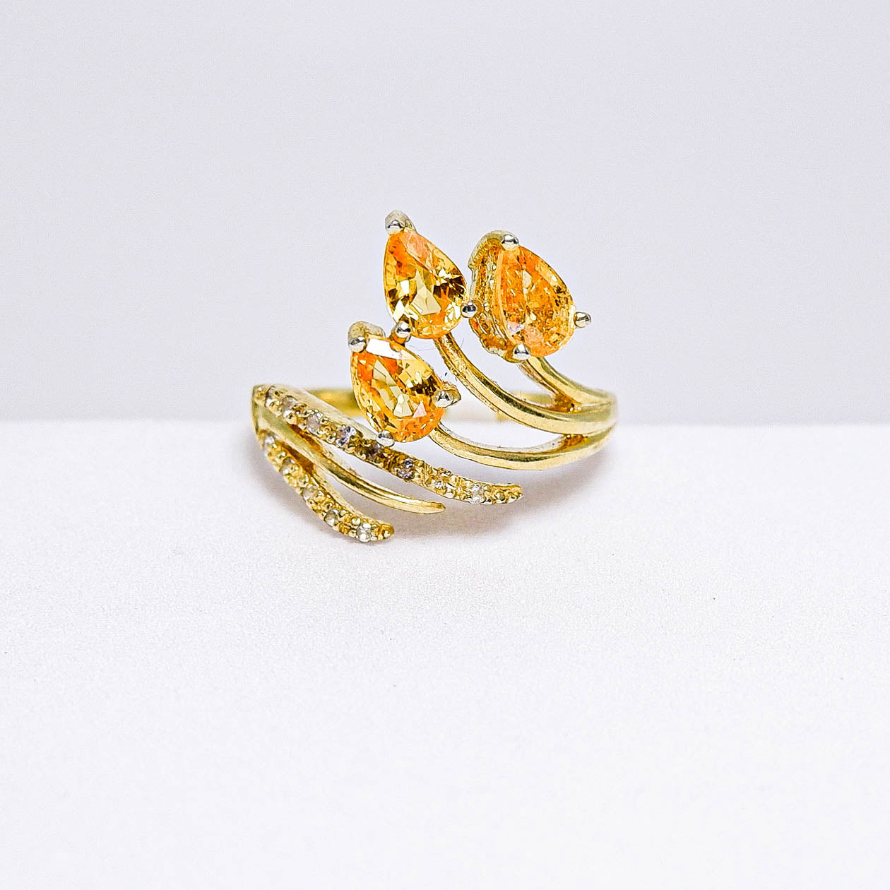 แหวนเงินแท้ 925 ฝังพลอย บุษราคัมมาดา (Yellow Sapphire) + ไวท์โทพาส (whitetopaz)