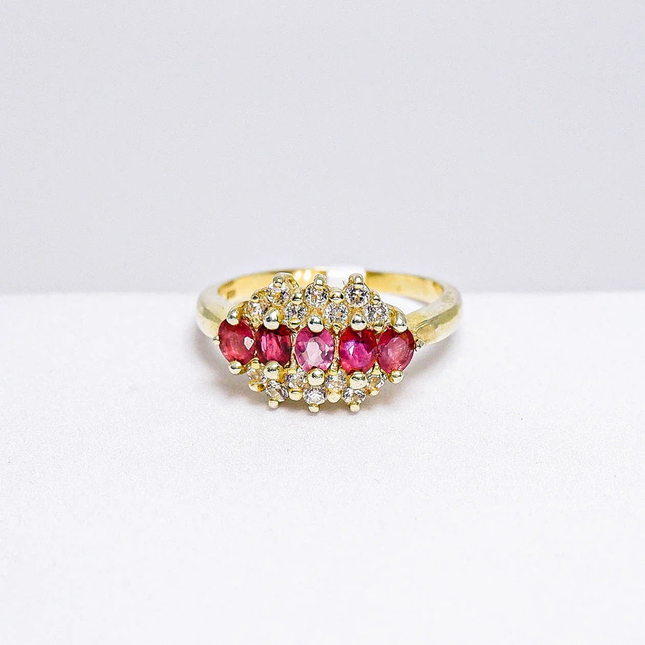 Thaigems แหวนเงินแท้ 925 ฝังพลอย เรดสปิเนล + ไวท์โทพาส