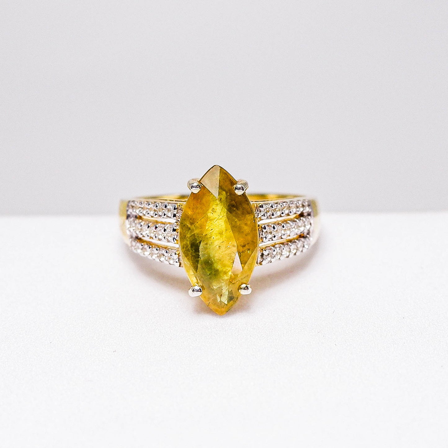 แหวนเงินแท้ 925 ฝังพลอย บุษราคัม (Yellow Sapphire) + เซอร์คอน (Zircon)