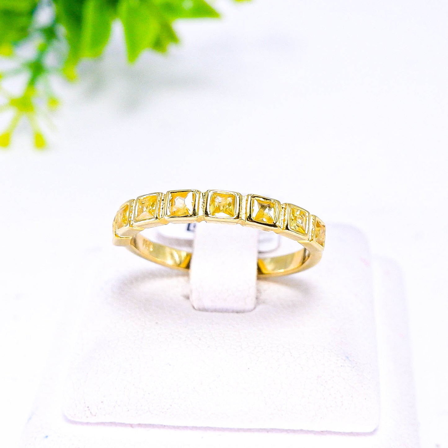 แหวนเงินแท้ 925 ฝังพลอย บุษราคัม (Yellow Sapphire)