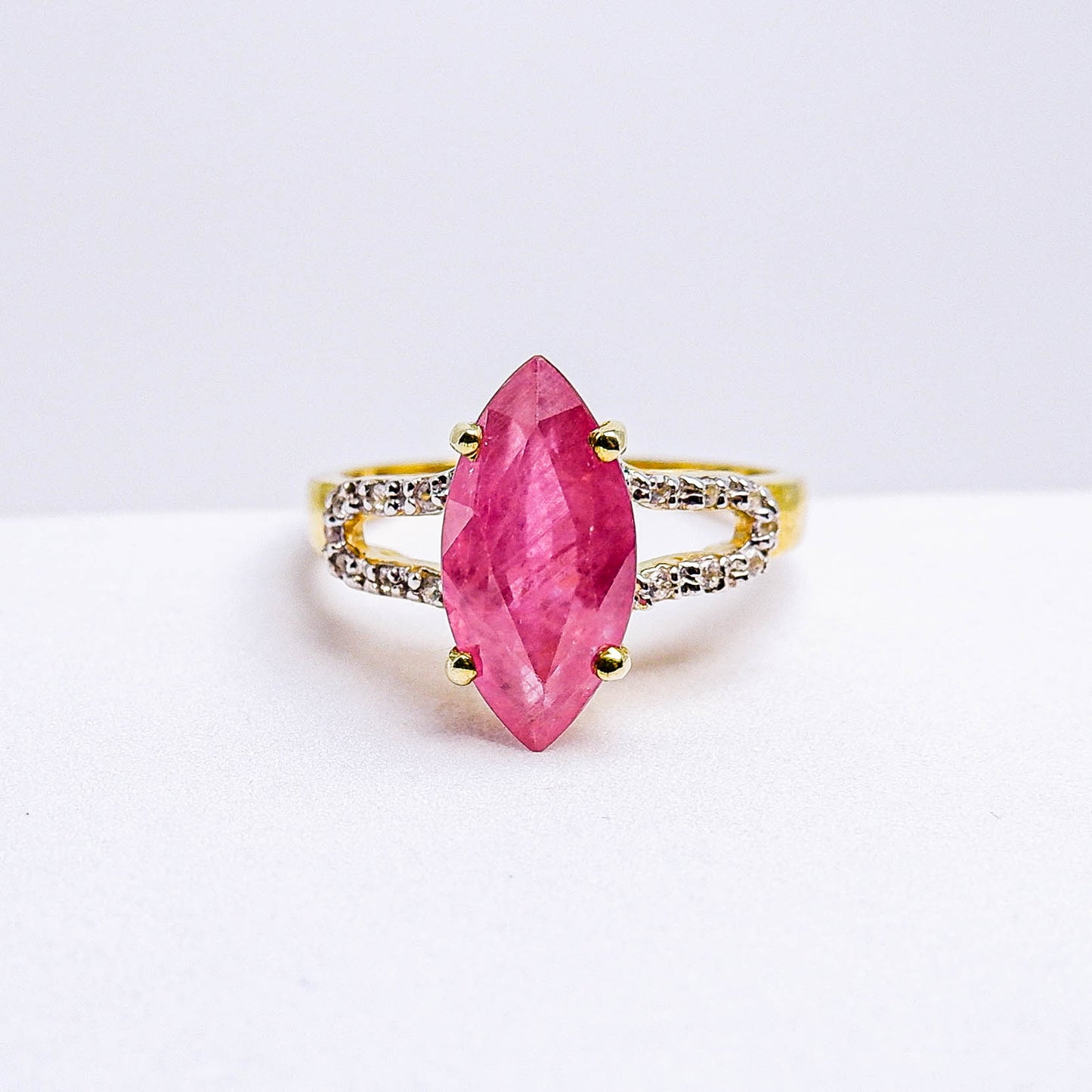 แหวนเงินแท้ 925 ฝังพลอย ทับทิมแทนซาเนีย (Tanzania Ruby) + เซอร์คอน (Zircon)
