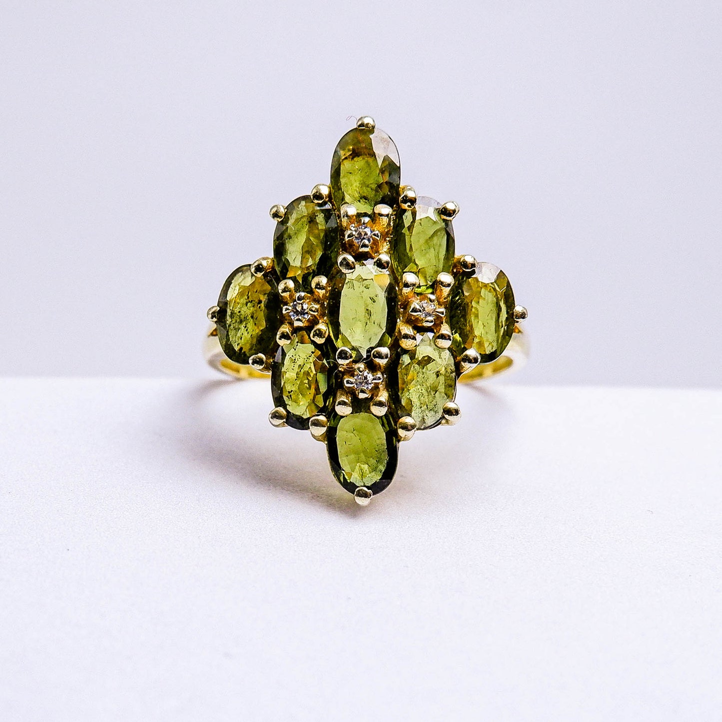 แหวนเงินแท้ 925 ฝังพลอย เขียวส่องบางกะจะ (green Sapphire) + เซอร์คอน (Zircon)