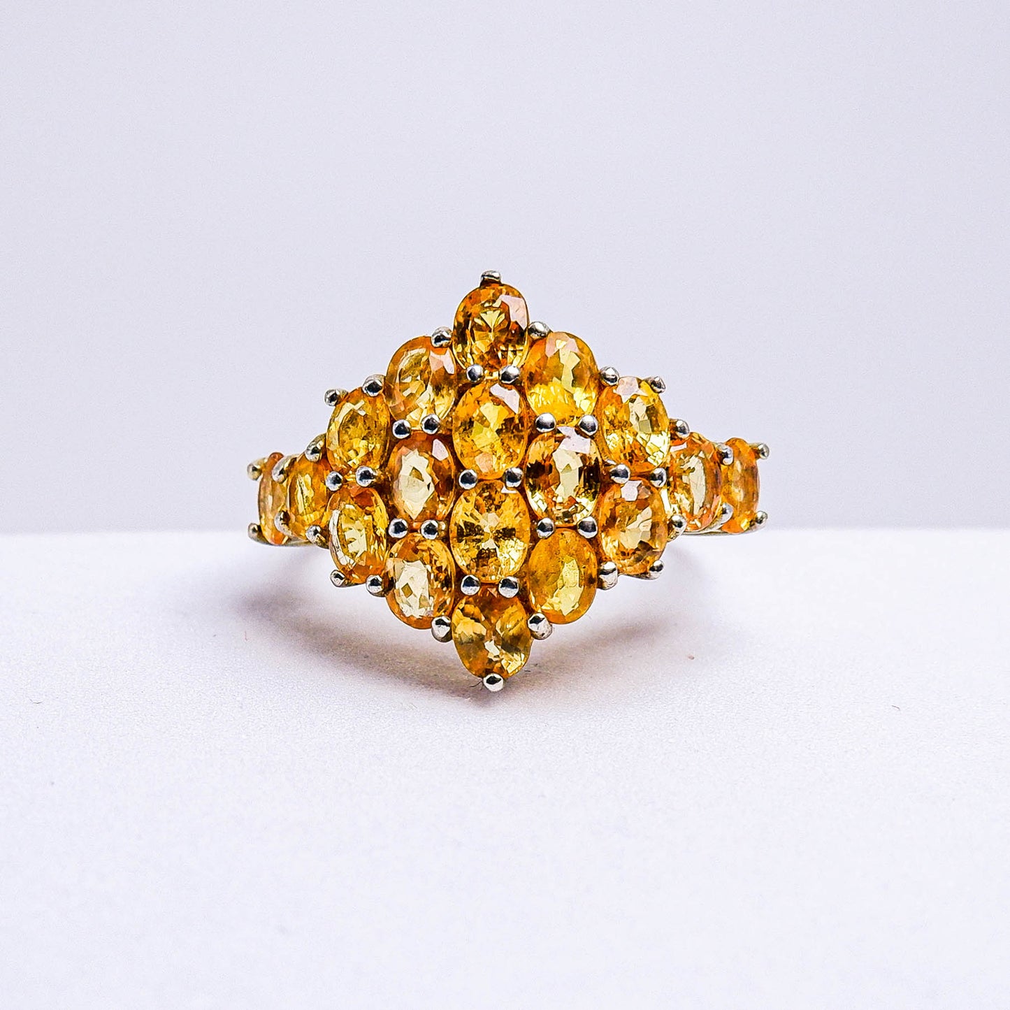 แหวนเงินแท้ 925 ฝังพลอย บุษราคัม (Yellow Sapphire)
