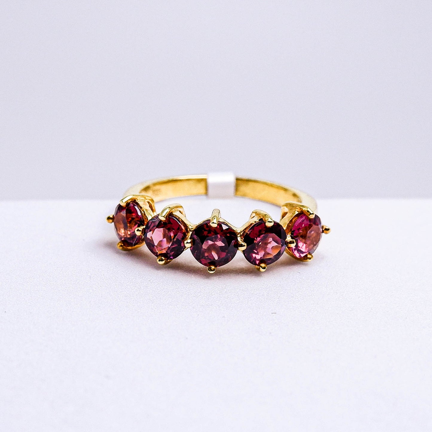 แหวนเงินแท้ 925 ฝังพลอย โรโดไลท์ (Rhodolite)