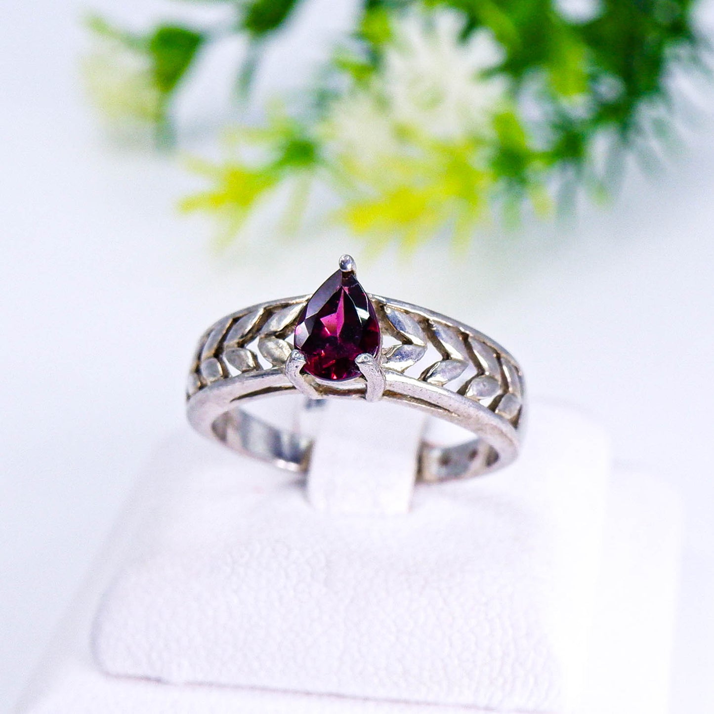 แหวนเงินแท้ 925 ฝังพลอย โรโดไลท์ (Rhodolite)