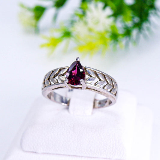 แหวนเงินแท้ 925 ฝังพลอย โรโดไลท์ (Rhodolite)