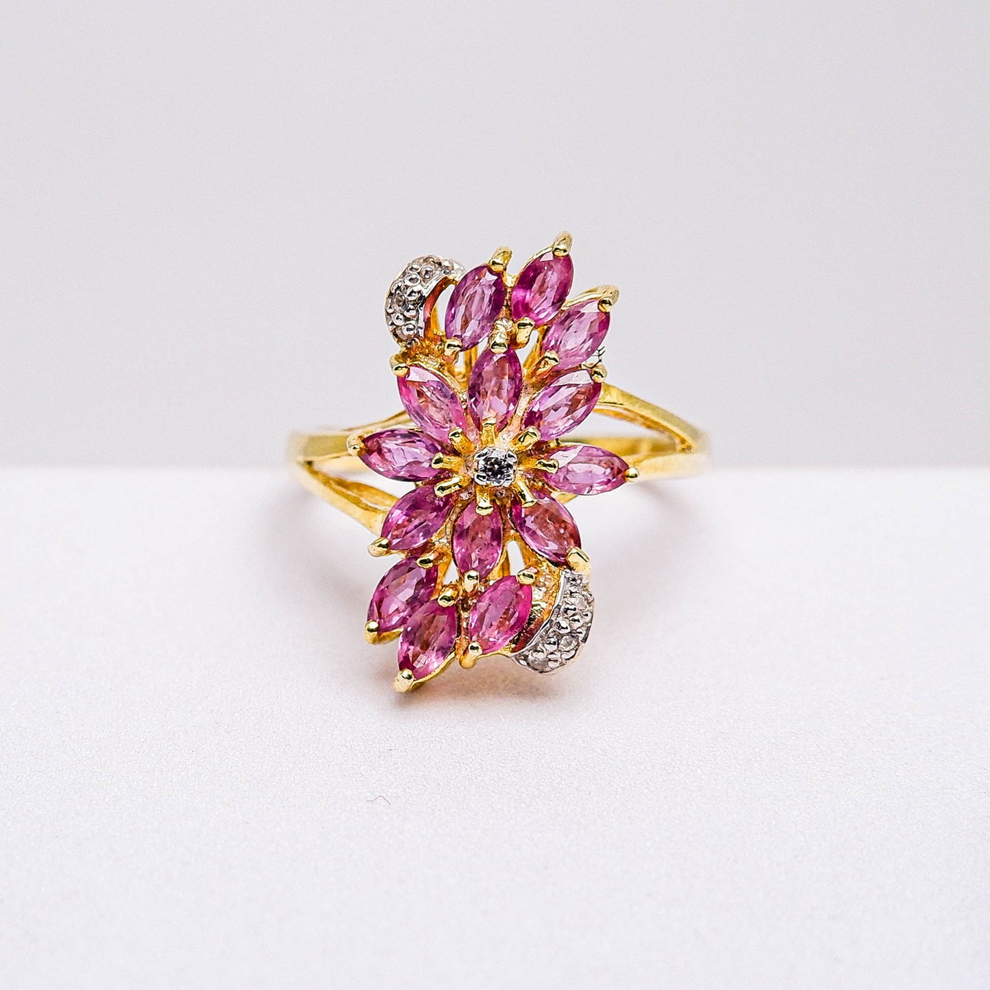 แหวนเงินแท้ 925 ฝังพลอย ทับทิมไทย (Siam Ruby) + เซอร์คอน (Zircon)