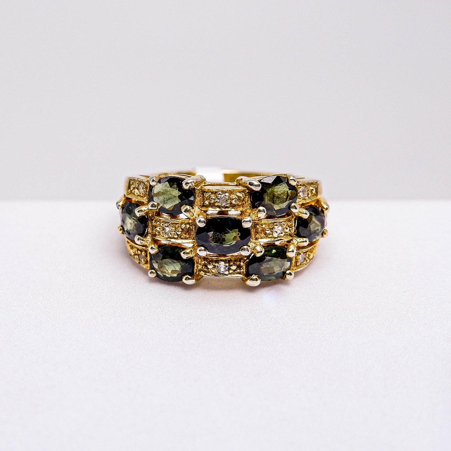 แหวนเงินแท้ 925 ฝังพลอย เขียวส่องบางกะจะ (greensapphire) + เซอร์คอน (Zircon)