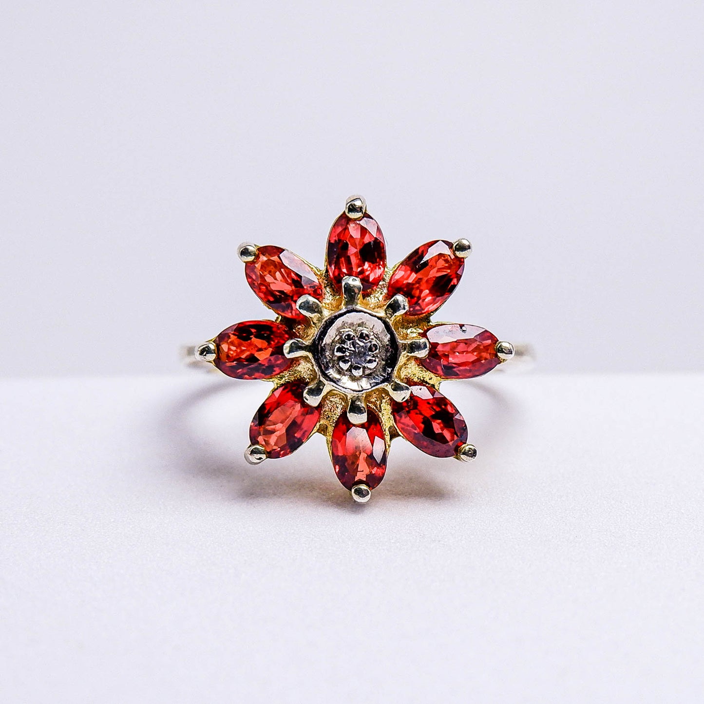 แหวนเงินแท้ 925 ฝังพลอย ออเรนจ์แซฟไฟร์ (Orange Sapphire) + เซอร์คอน (Zircon)