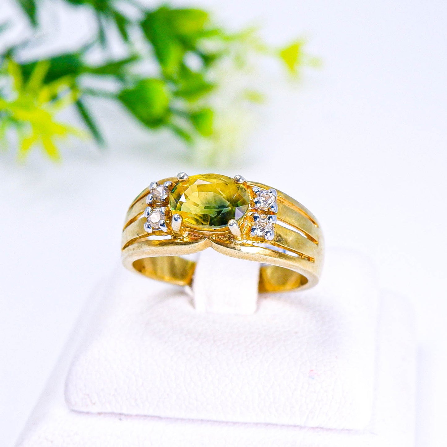 แหวนเงินแท้ 925 ฝังพลอย บุษราคัม (Yellow Sapphire) + เซอร์คอน (Zircon)