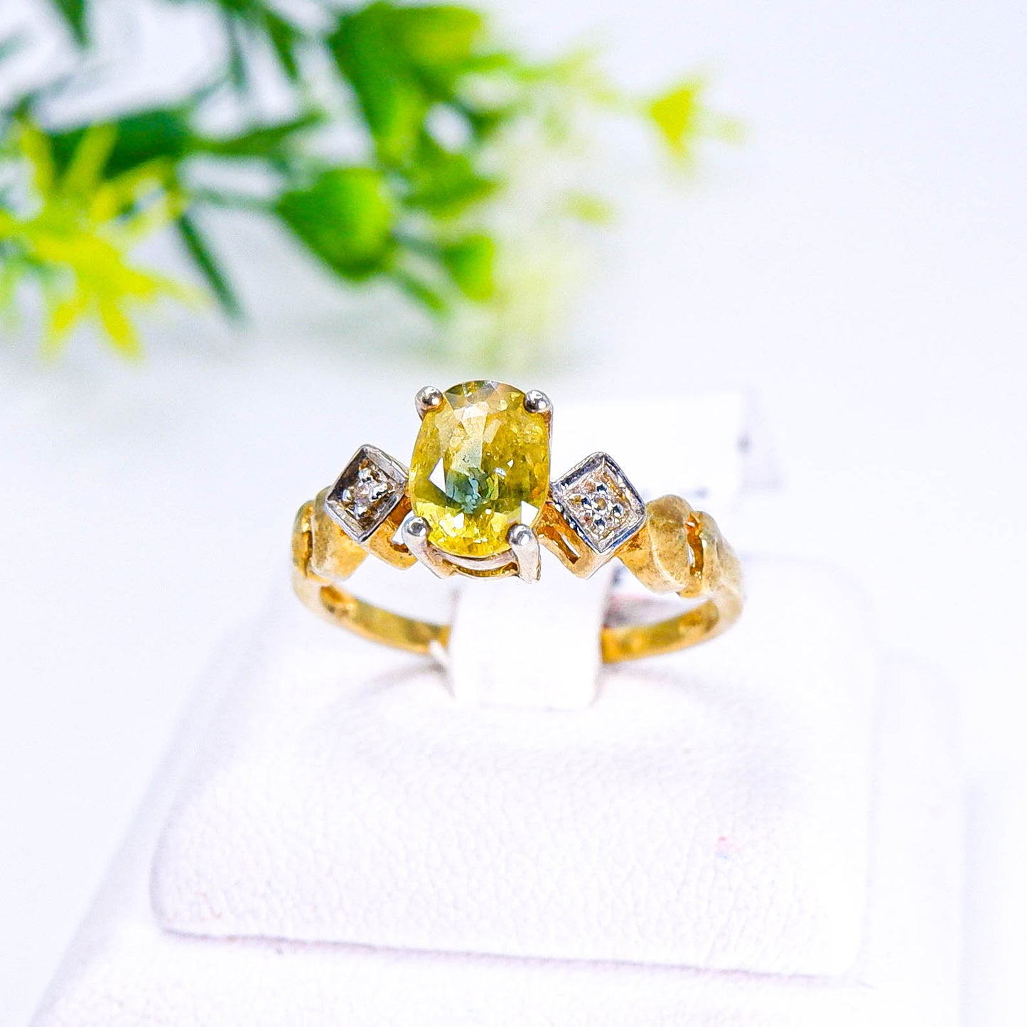 แหวนเงินแท้ 925 ฝังพลอย บุษราคัม (Yellow Sapphire) + เซอร์คอน (Zircon)