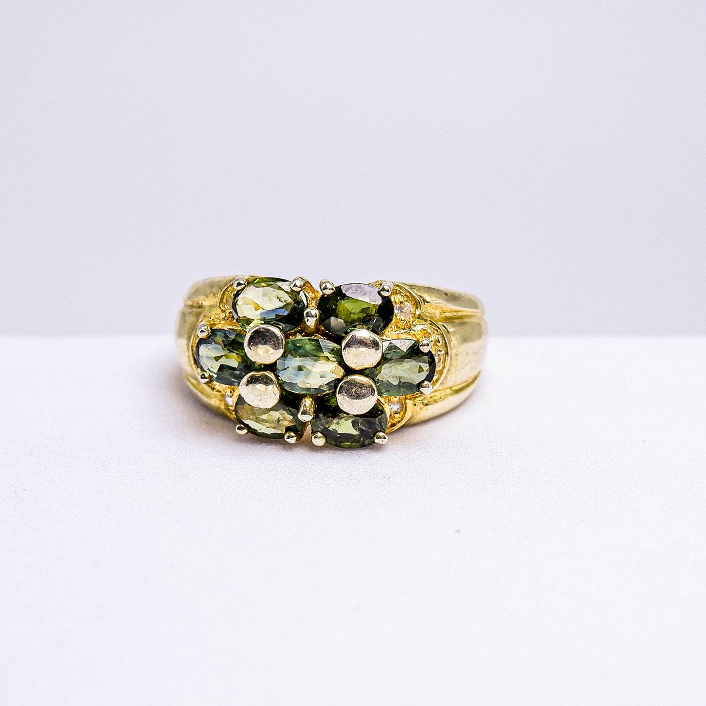 แหวนเงินแท้ 925 ฝังพลอย เขียวส่องบางกะจะ (green Sapphire) + เซอร์คอน (Zircon)