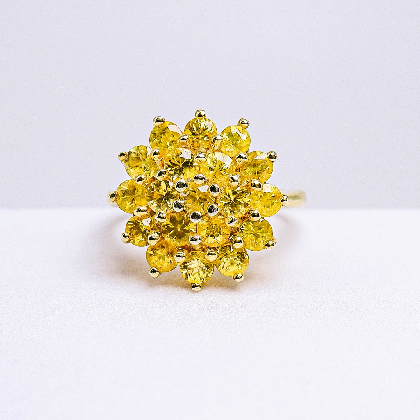 แหวนเงินแท้ 925 ฝังพลอย บุษราคัม (Yellow Sapphire)