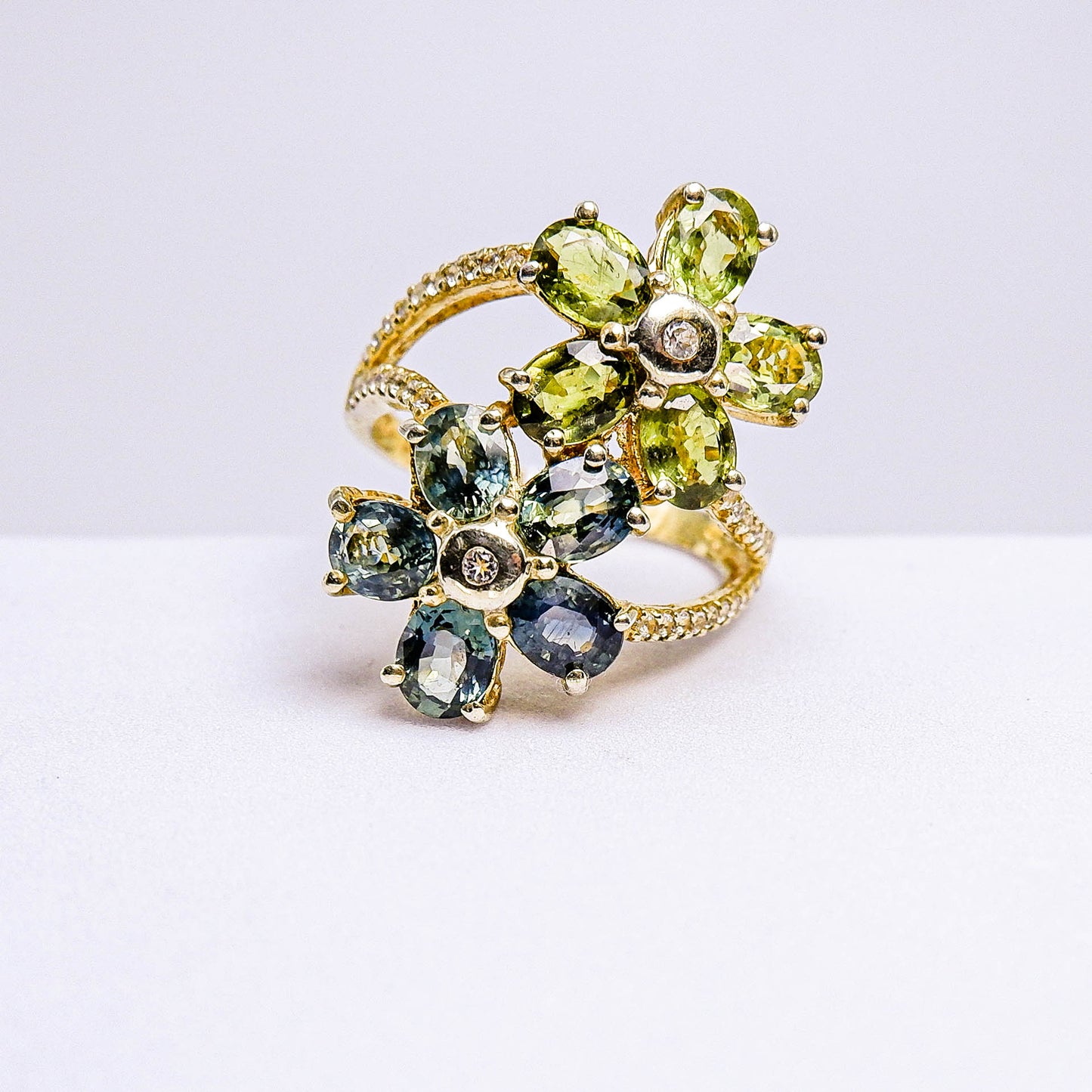 แหวนเงินแท้ 925 ฝังพลอย เขียวส่อง (green Sapphire) + ไวท์โทพาส (whitetopaz)