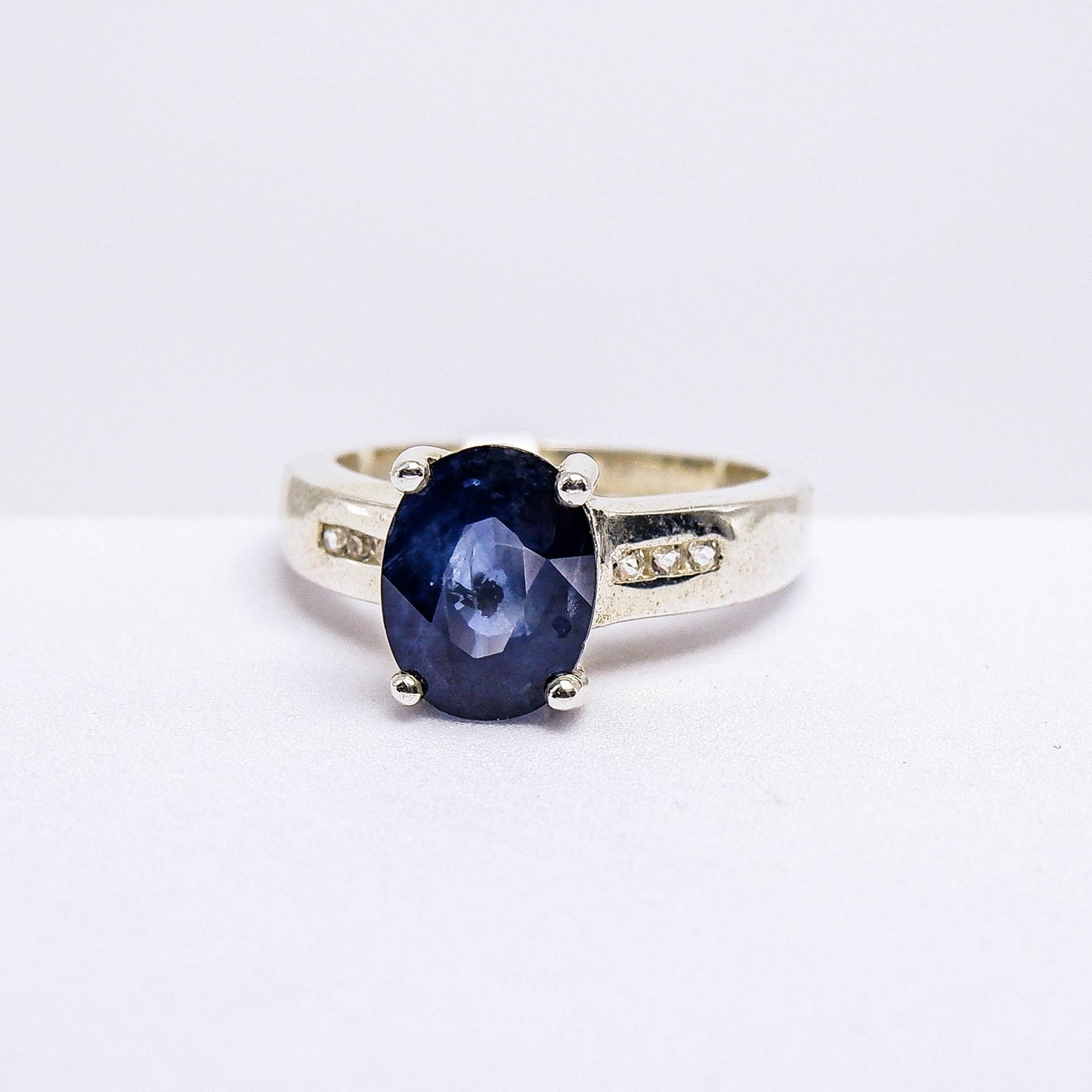 แหวนเงินแท้ 925 ฝังพลอย ไพลิน (Blue Sapphire) + ไวท์โทพาส (whitetopaz)