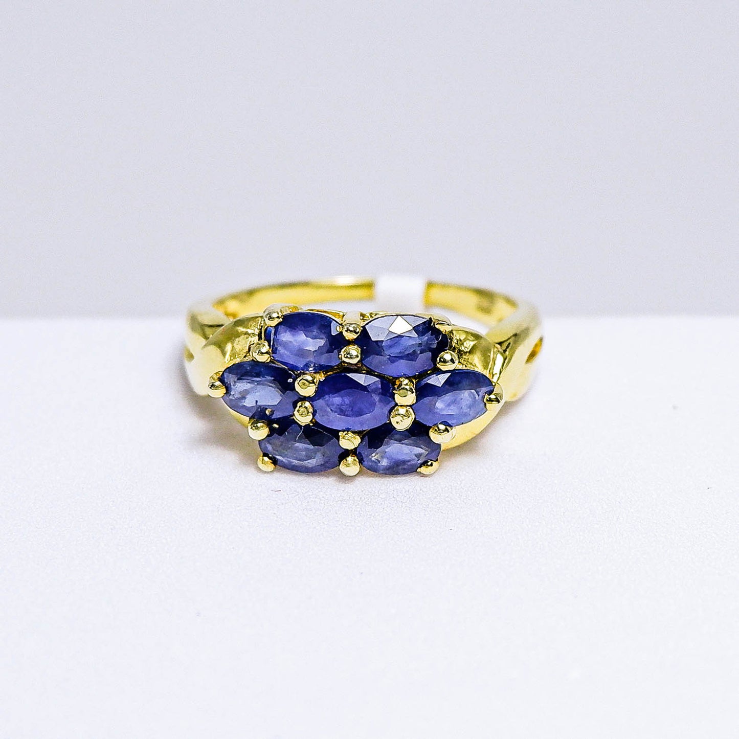 แหวนเงินแท้ 925 ฝังพลอย ไพลิน (Blue Sapphire)