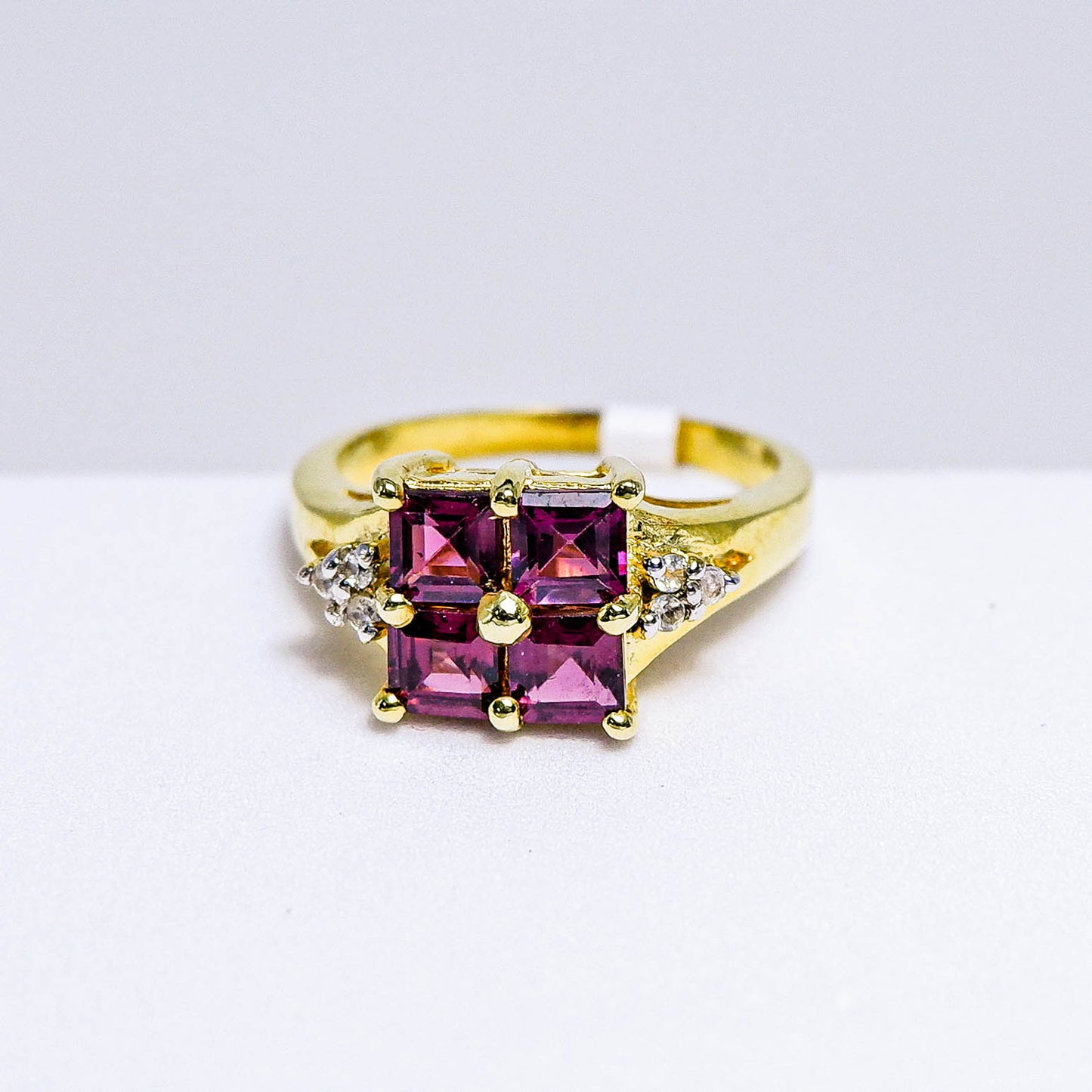 แหวนเงินแท้ 925 ฝังพลอย โรโดไลท์ (Rhodolite) + เซอร์คอน (Zircon)