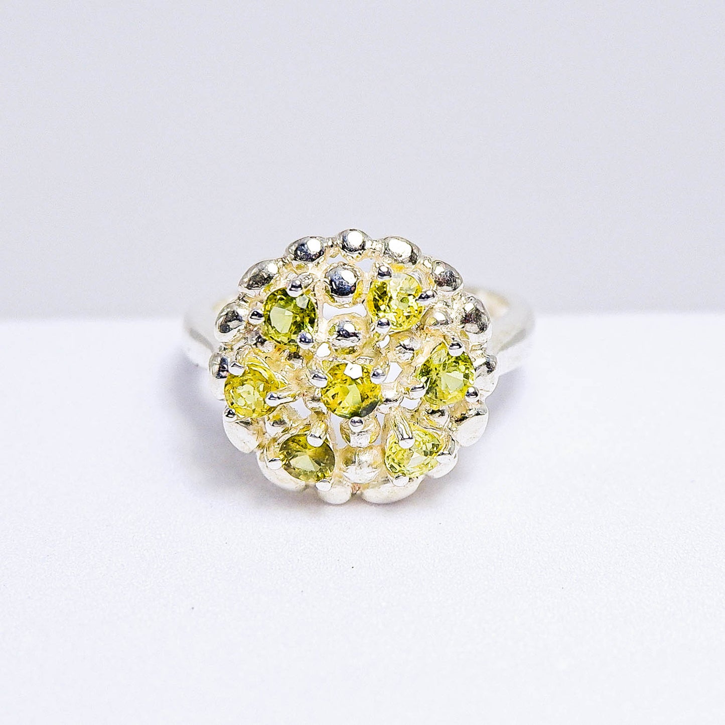 แหวนเงินแท้ 925 ฝังพลอย บุษราคัม (Yellow Sapphire)