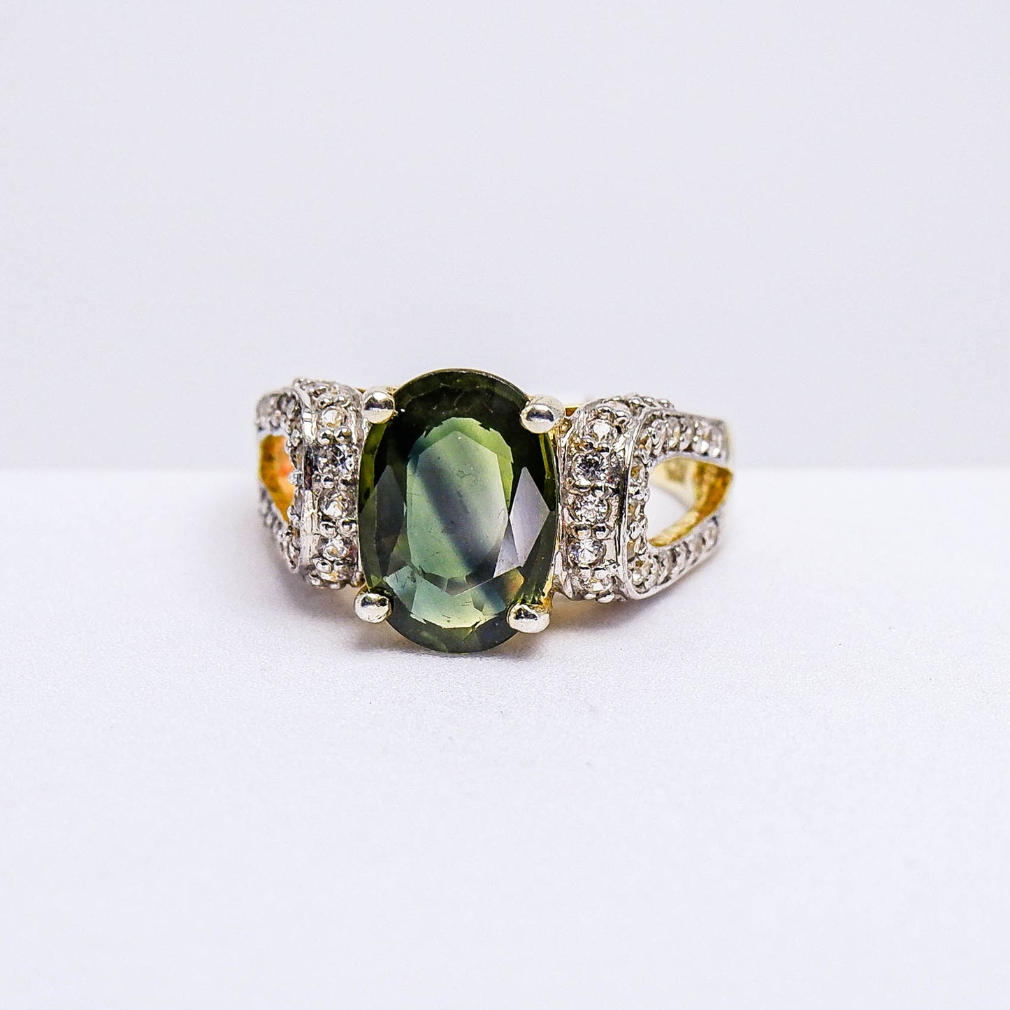 แหวนเงินแท้ 925 ฝังพลอย เขียวส่องบางกะจะ (green Sapphire) + เซอร์คอน (Zircon)