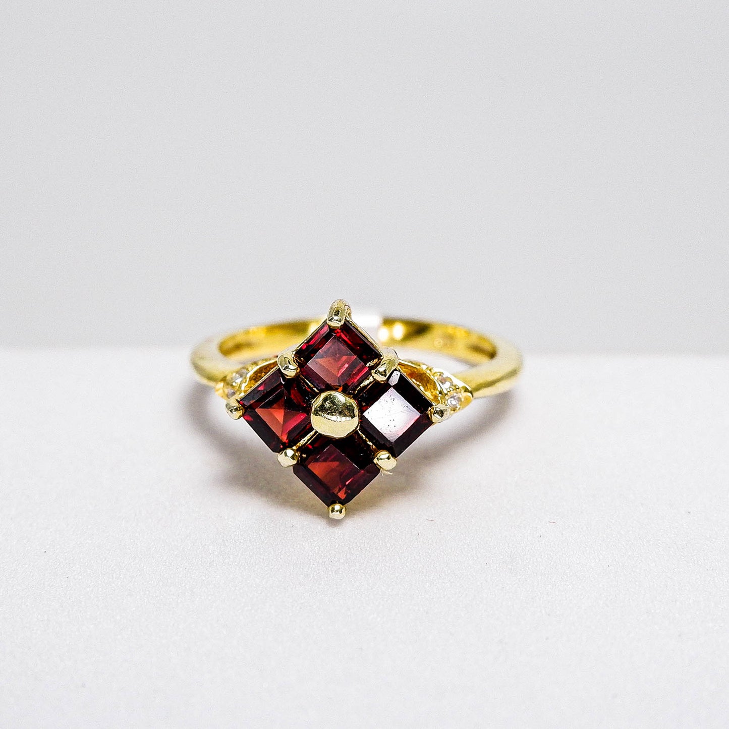 แหวนเงินแท้ 925 ฝังพลอย โกเมน (Garnet) + เซอร์คอน (Zircon)