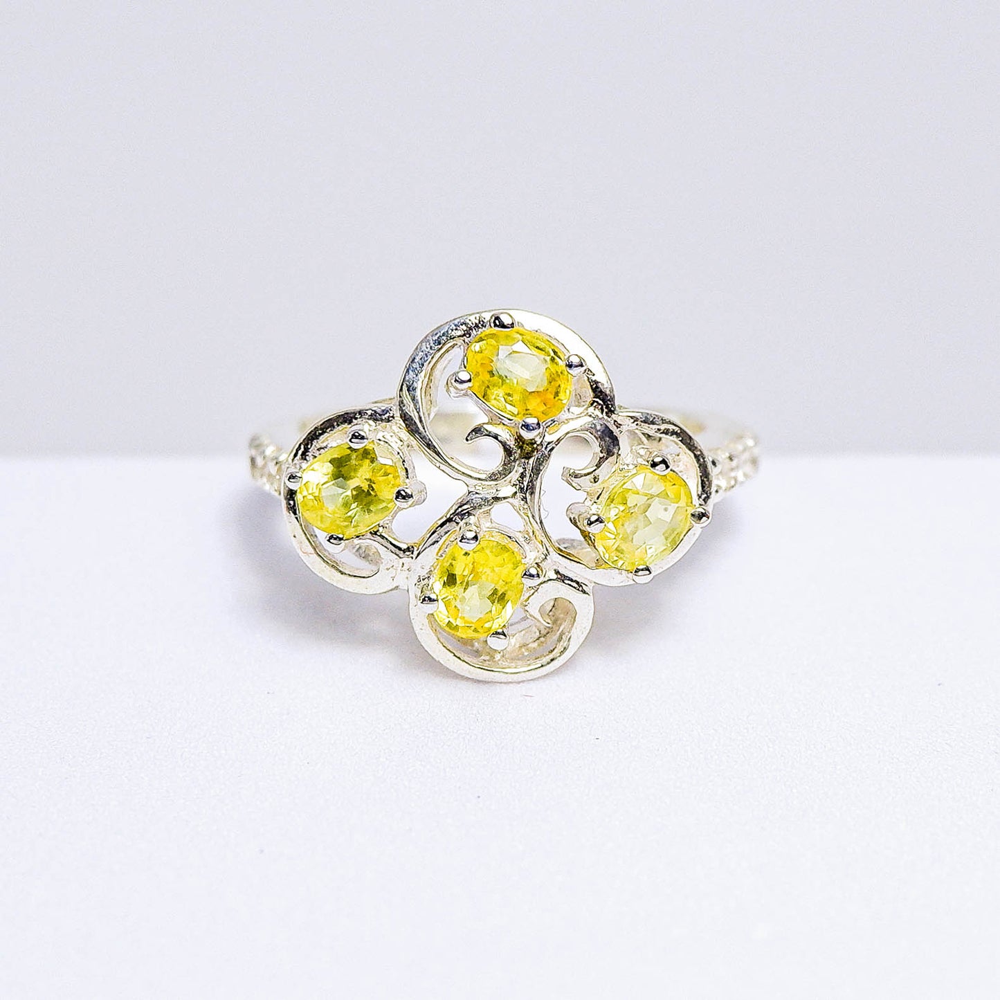 แหวนเงินแท้ 925 ฝังพลอย บุษราคัม (Yellow Sapphire) + ไวท์โทพาส (whitetopaz)