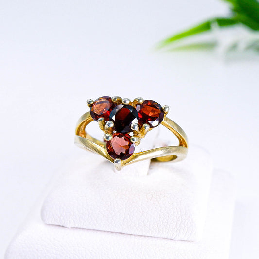 แหวนเงินแท้ 925 ฝังพลอย โกเมน (Garnet)