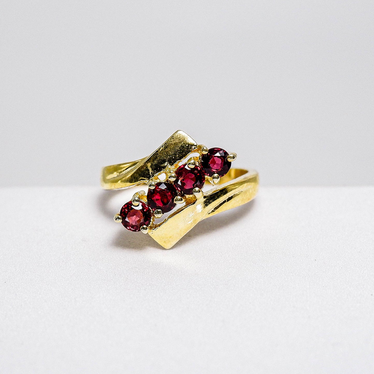 แหวนเงินแท้ 925 ฝังพลอย สปิเนล (Spinel)