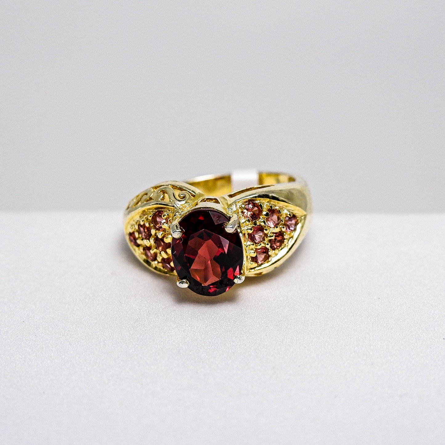 แหวนเงินแท้ 925 ฝังพลอย โกเมน (Garnet)