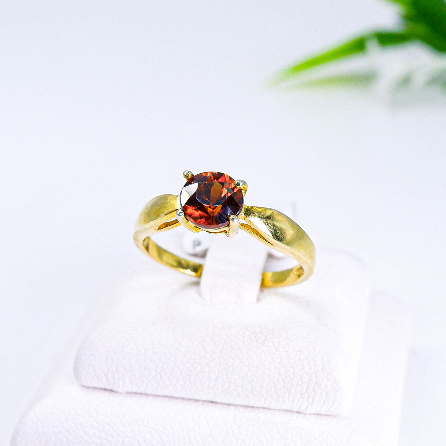 แหวนเงินแท้ 925 ฝังพลอย เพทายดิบ (Unheated Zircon)