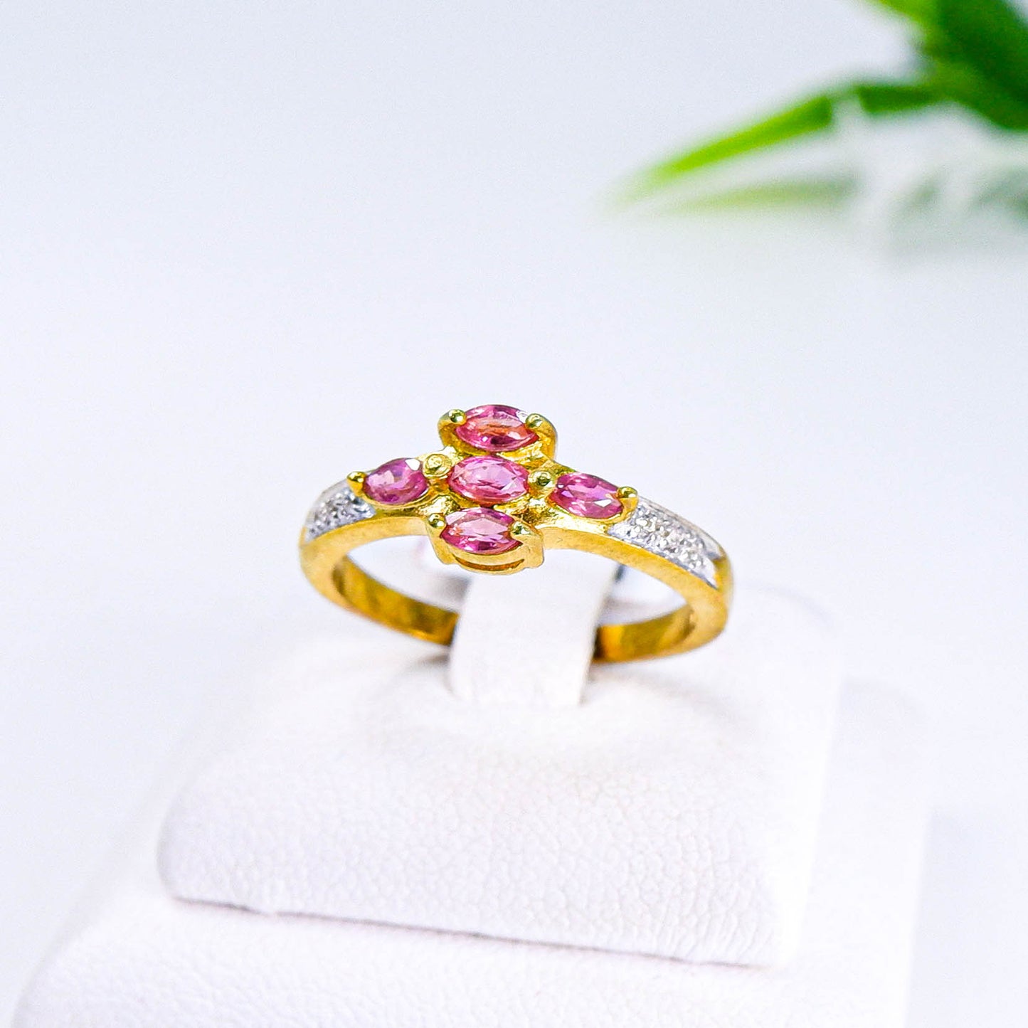 แหวนเงินแท้ 925 ฝังพลอย ทับทิมไทย (Siam Ruby) + เซอร์คอน (Zircon)