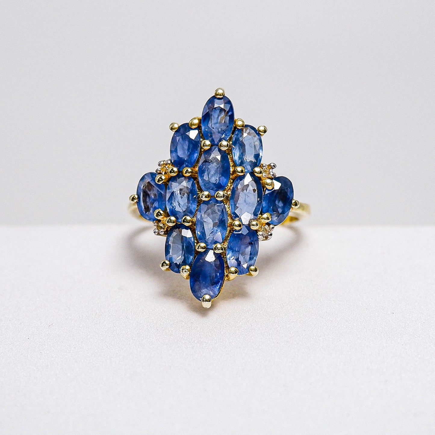 แหวนเงินแท้ 925 ฝังพลอย ไพลินมาบีร่า (Mabira Blue Sapphire) + ไวท์โทพาส (whitetopaz)