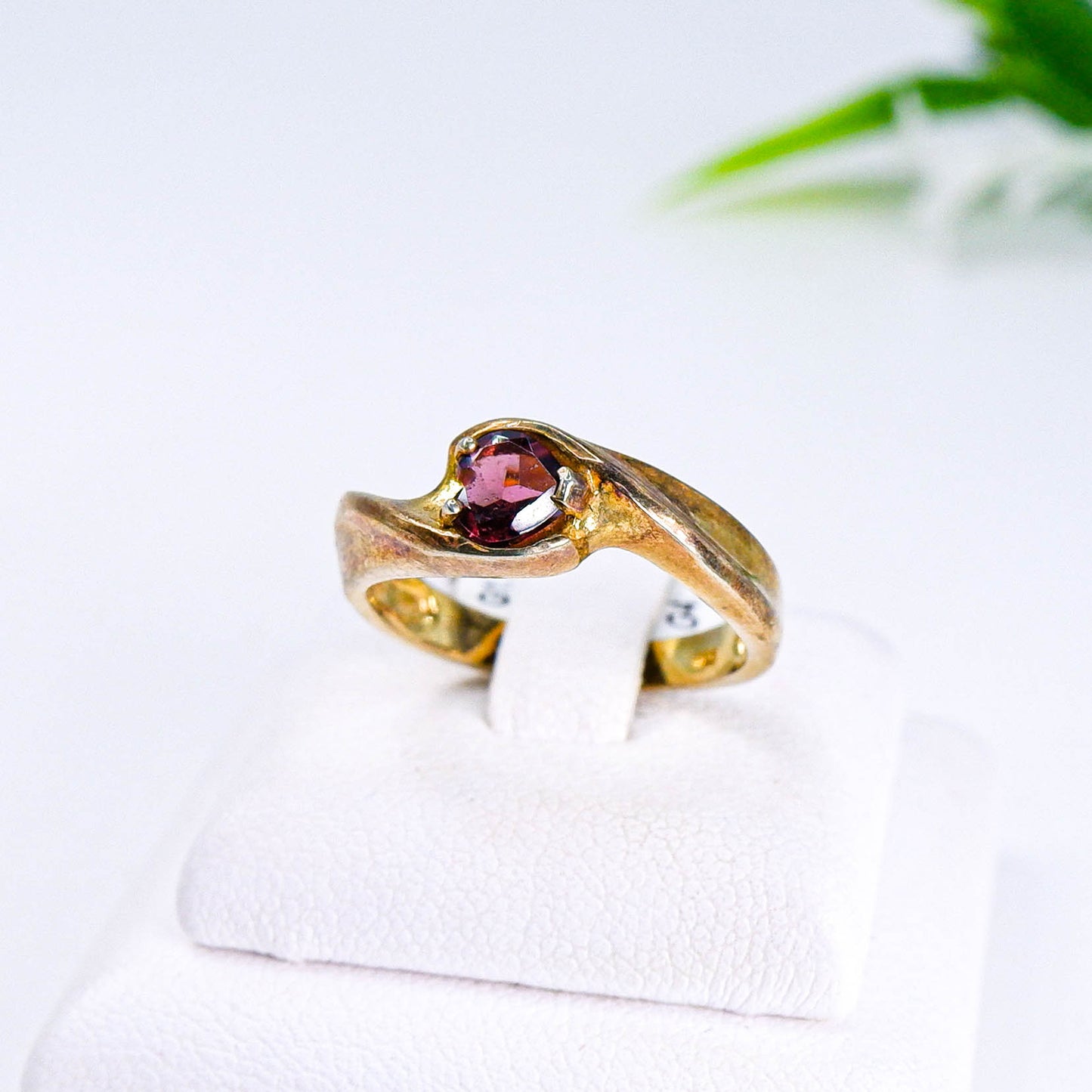 แหวนเงินแท้ 925 ฝังพลอย โกเมน (Garnet)