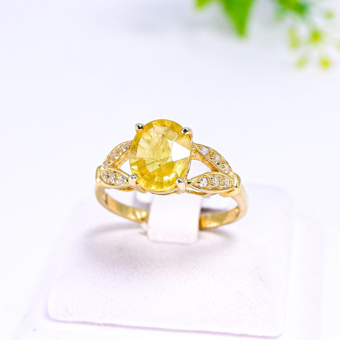 แหวนเงินแท้ 925 ฝังพลอย บุษราคัม (Yellow Sapphire) + เซอร์คอน (Zircon)