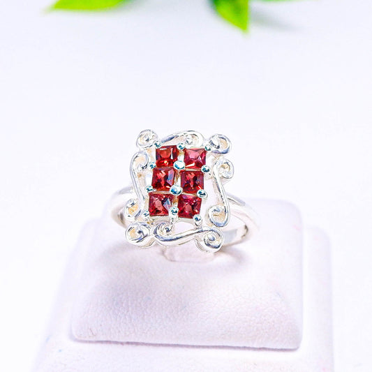 แหวนเงินแท้ 925 ฝังพลอย แทนซาเนียรูบี้ (Tanzania Ruby)