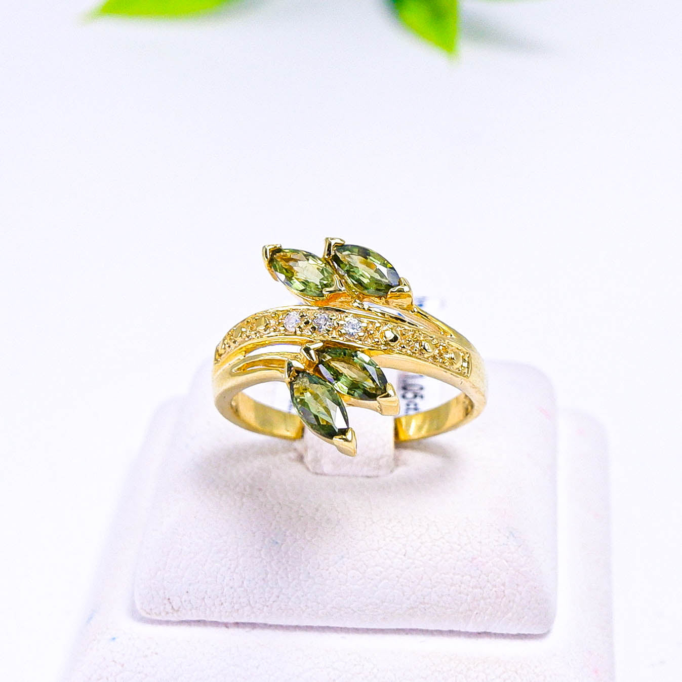 แหวนเงินแท้ 925 ฝังพลอย เขียวส่อง (green Sapphire) + เซอร์คอน (Zircon)