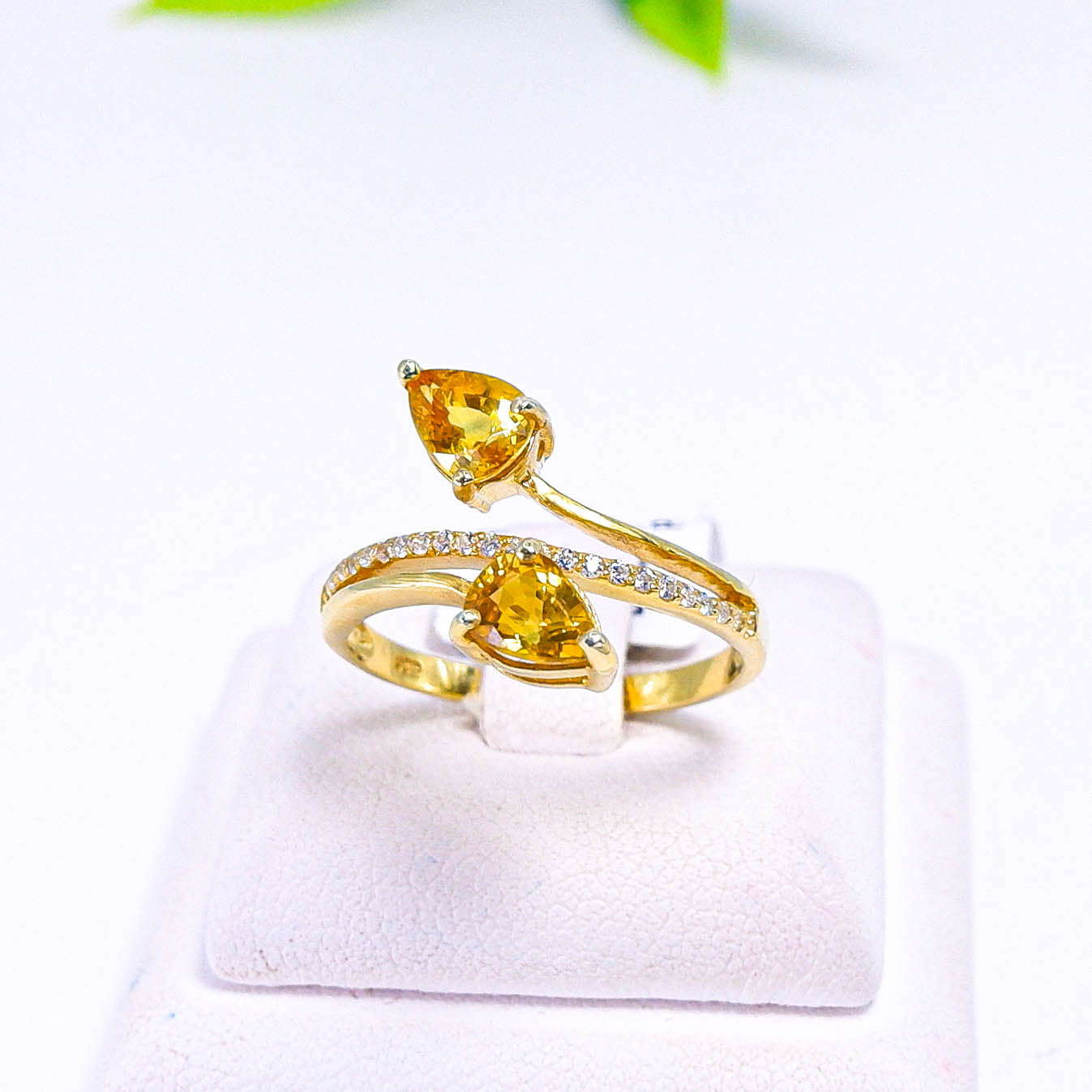 แหวนเงินแท้ 925 ฝังพลอย บุษราคัม (Yellow Sapphire) + เซอร์คอน (Zircon)