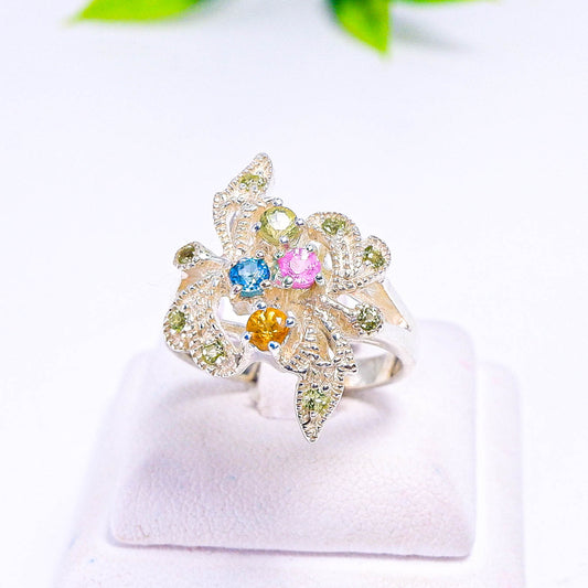 แหวนเงินแท้ 925 ฝังพลอย เพทายฟ้า(Blue Zircon) + แฟนซีแซฟไฟร์(Fancy Sapphire) + เพอริดอท(Peridot)