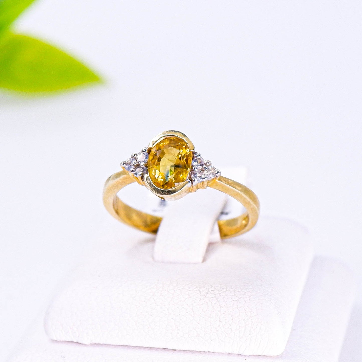 แหวนเงินแท้ 925 ฝังพลอย บุษบางกะจะ (Yellow Sapphire) + เซอร์คอน (Zircon)