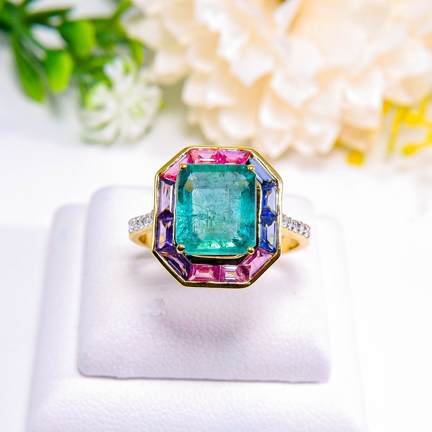 แหวนทอง9K ฝังพลอยมรกต(Emerald) + แฟนซีแซฟไฟร์(Fancy Sapphire) + เพชร(Diamond)