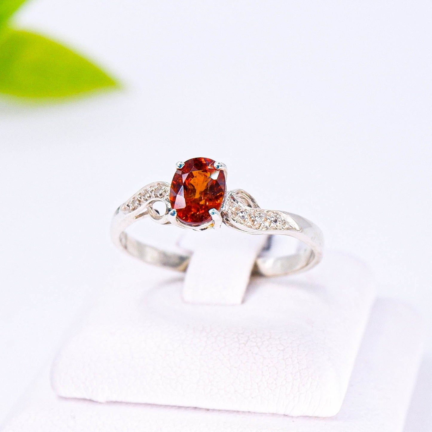 แหวนเงินแท้ 925 ฝังพลอย สเปซซาไทต์ (Spessartite Garnet) + ไวท์โทพาส (whitetopaz)