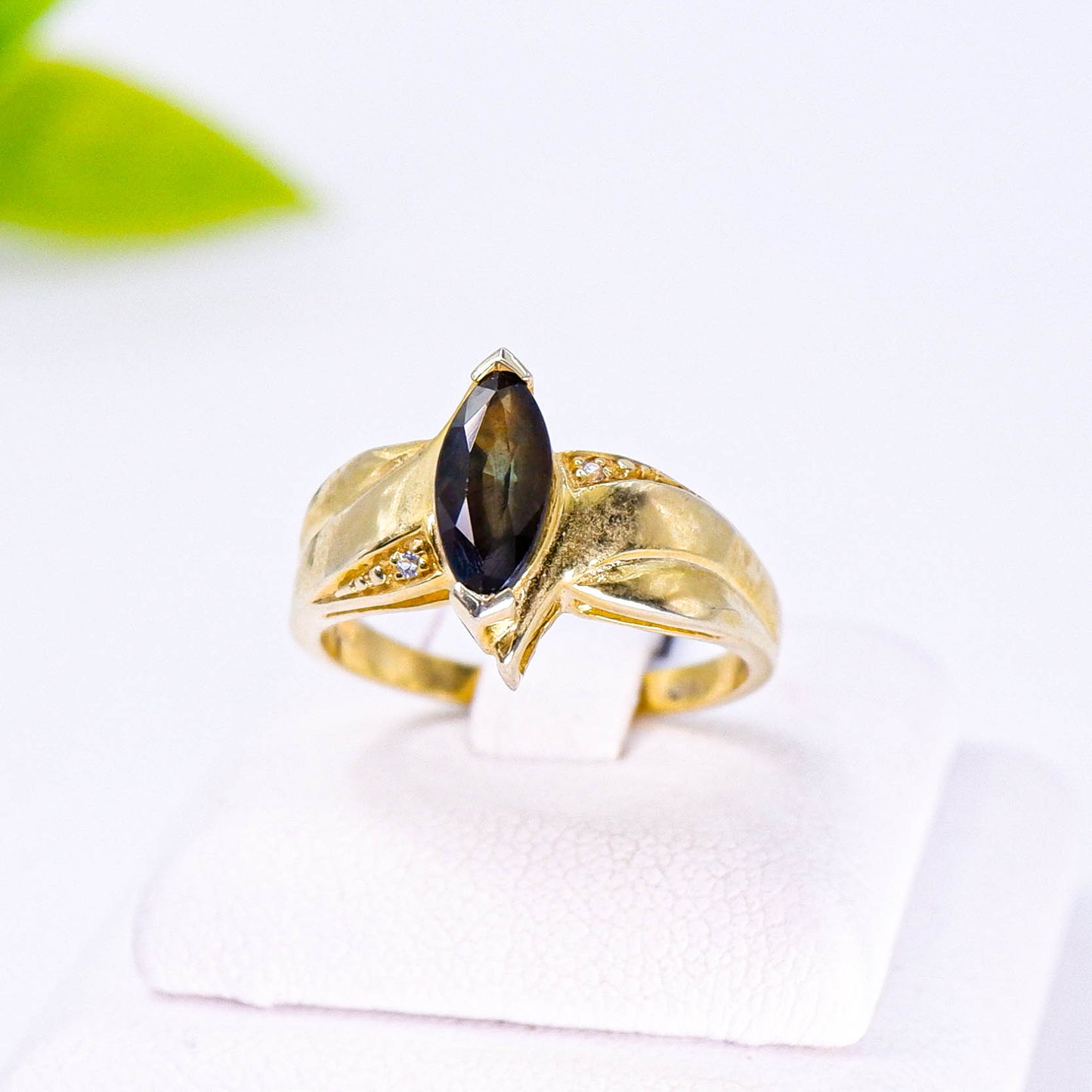 แหวนเงินแท้ 925 ฝังพลอย เขียวส่อง (green Sapphire) + ไวท์โทพาส (whitetopaz)