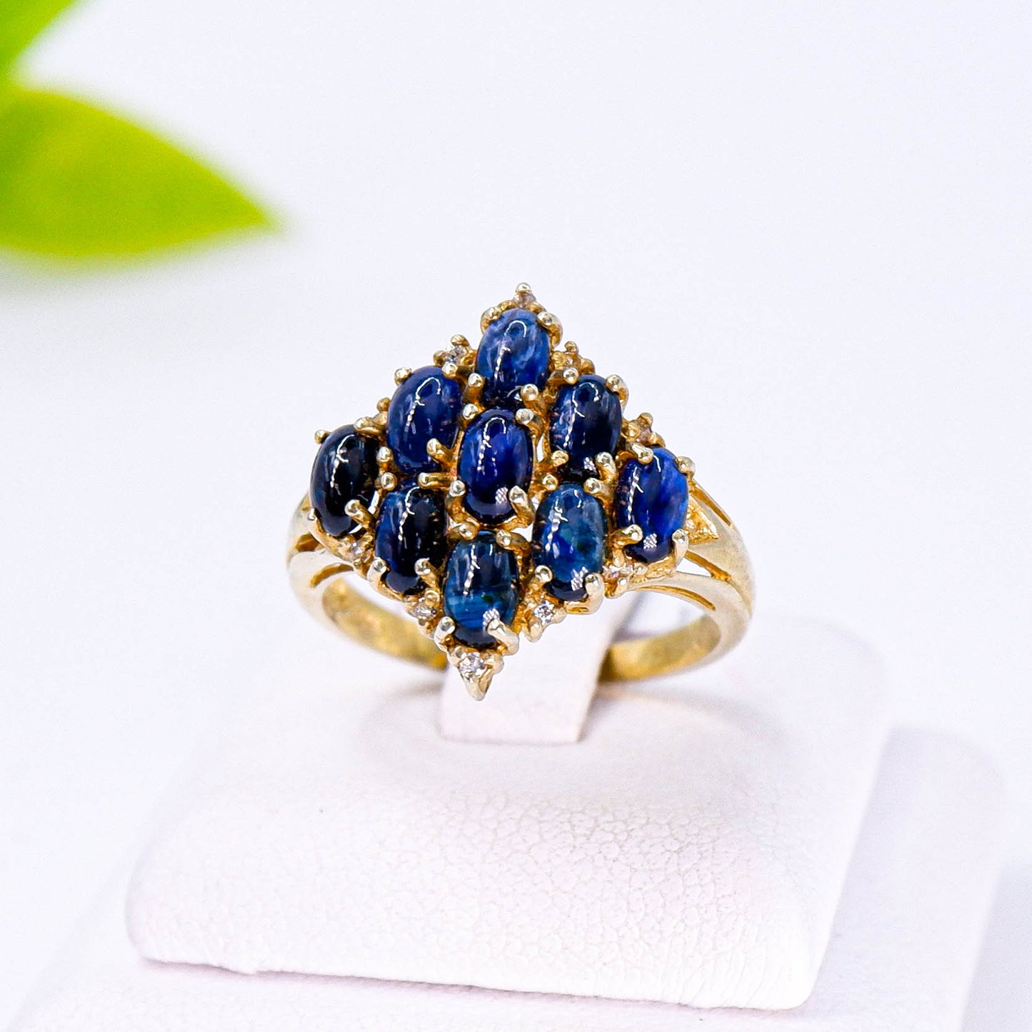 แหวนเงินแท้ 925 ฝังพลอย ไพลินหลังเบี้ย (Blue Sapphire) + ไวท์โทพาส (whitetopaz)