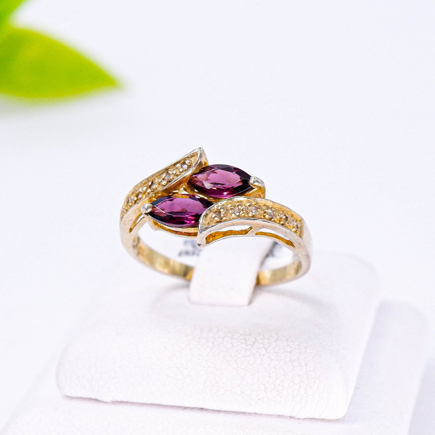 แหวนเงินแท้ 925 ฝังพลอย โรโดไลท์ (Rhodolite) + เซอร์คอน (Zircon)