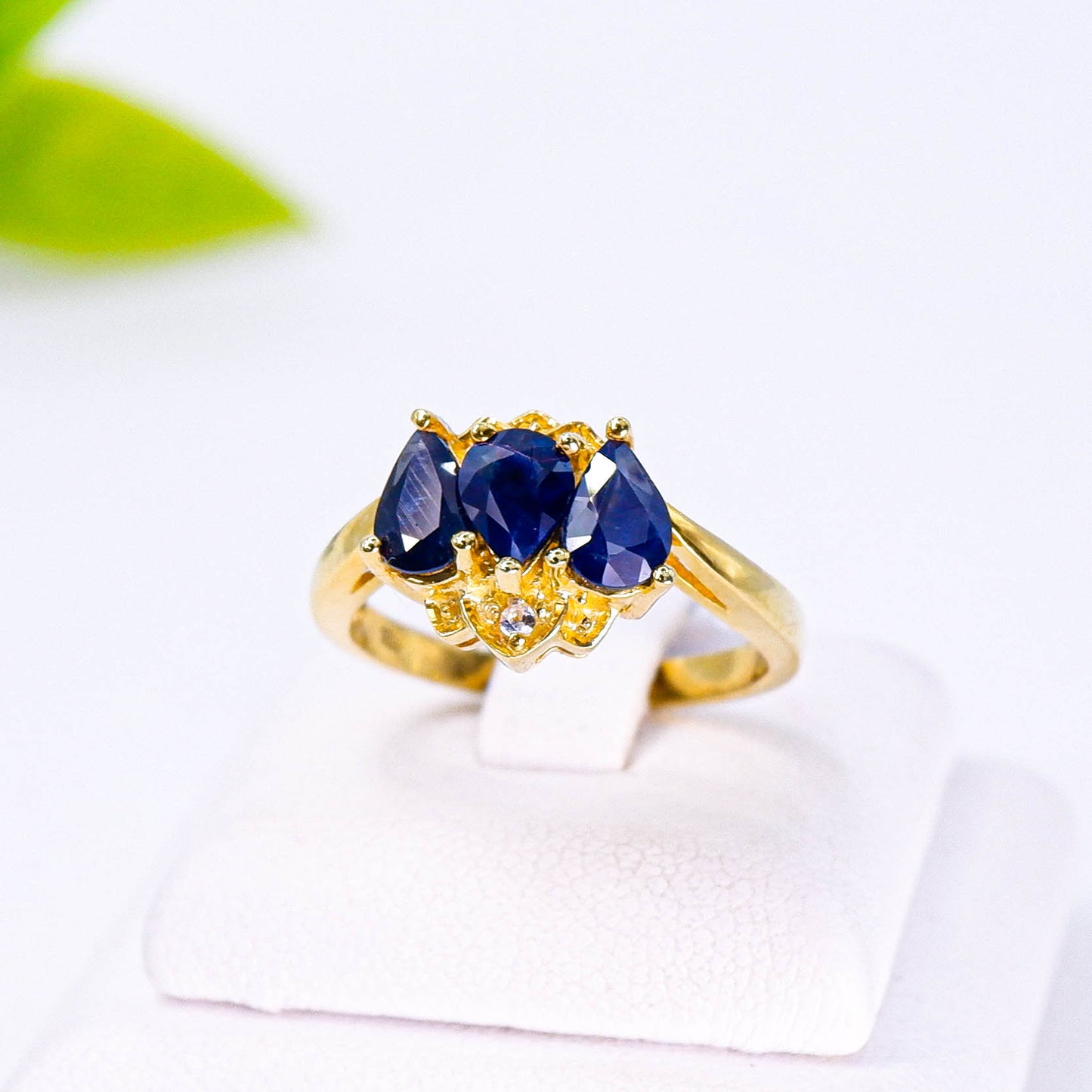 แหวนเงินแท้ 925 ฝังพลอย ไพลินกาญจน์ (Blue Sapphire) + เซอร์คอน (Zircon)