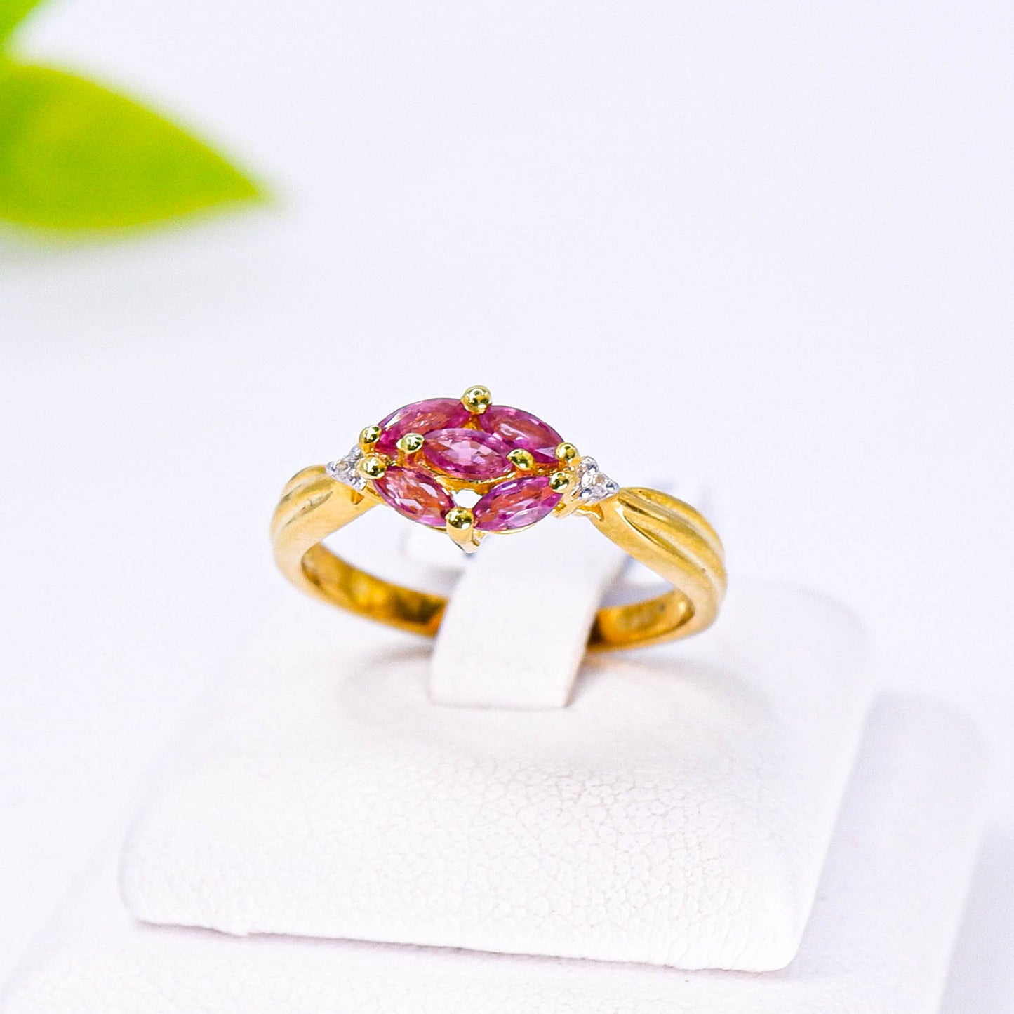 แหวนเงินแท้ 925 ฝังพลอย ทับทิมไทย (Siam Ruby) + เซอร์คอน (Zircon)