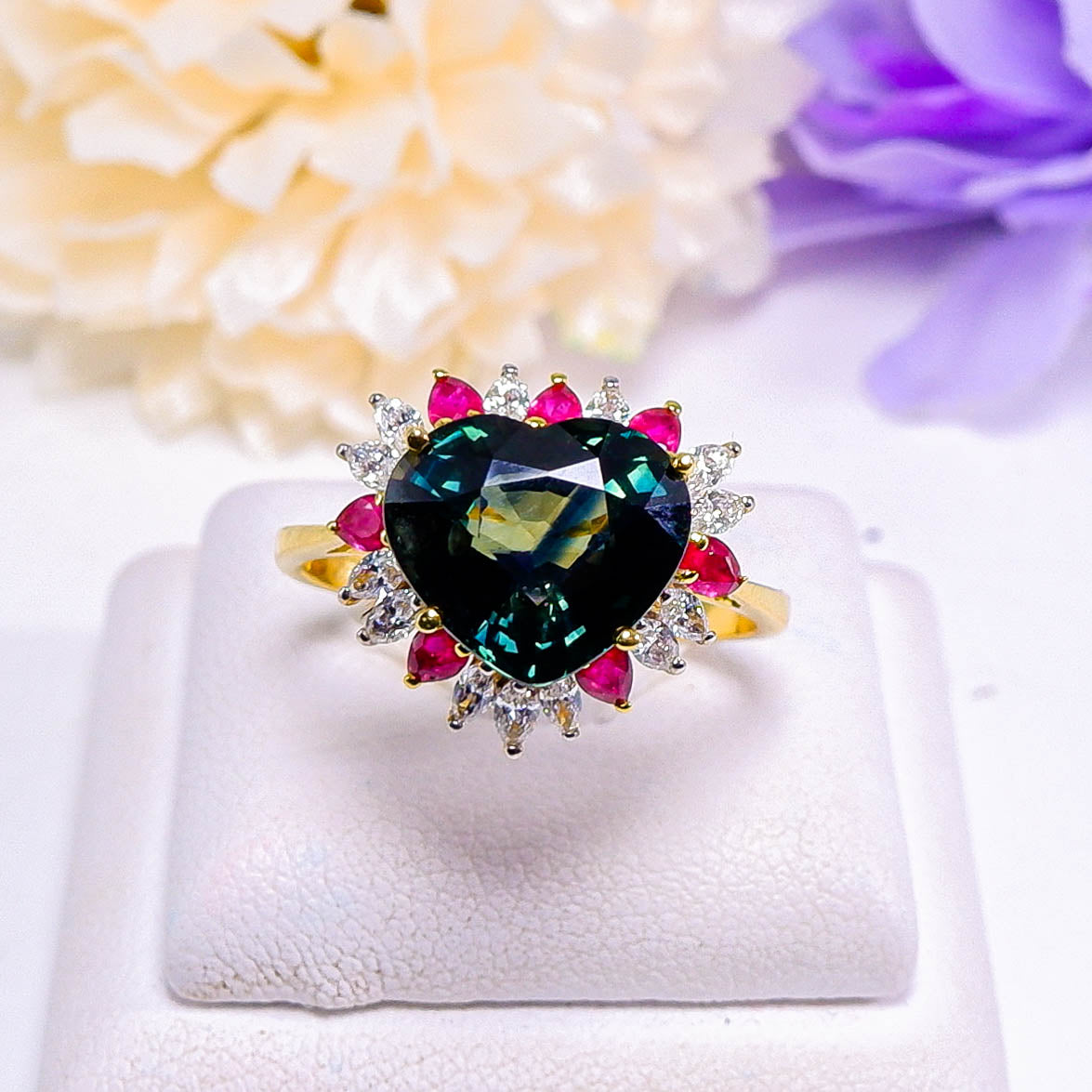 แหวนทอง9K ฝังพลอยเขียวส่อง(Green Sapphire) + ทับทิมไทย(Ruby) + เพชร(Diamond)