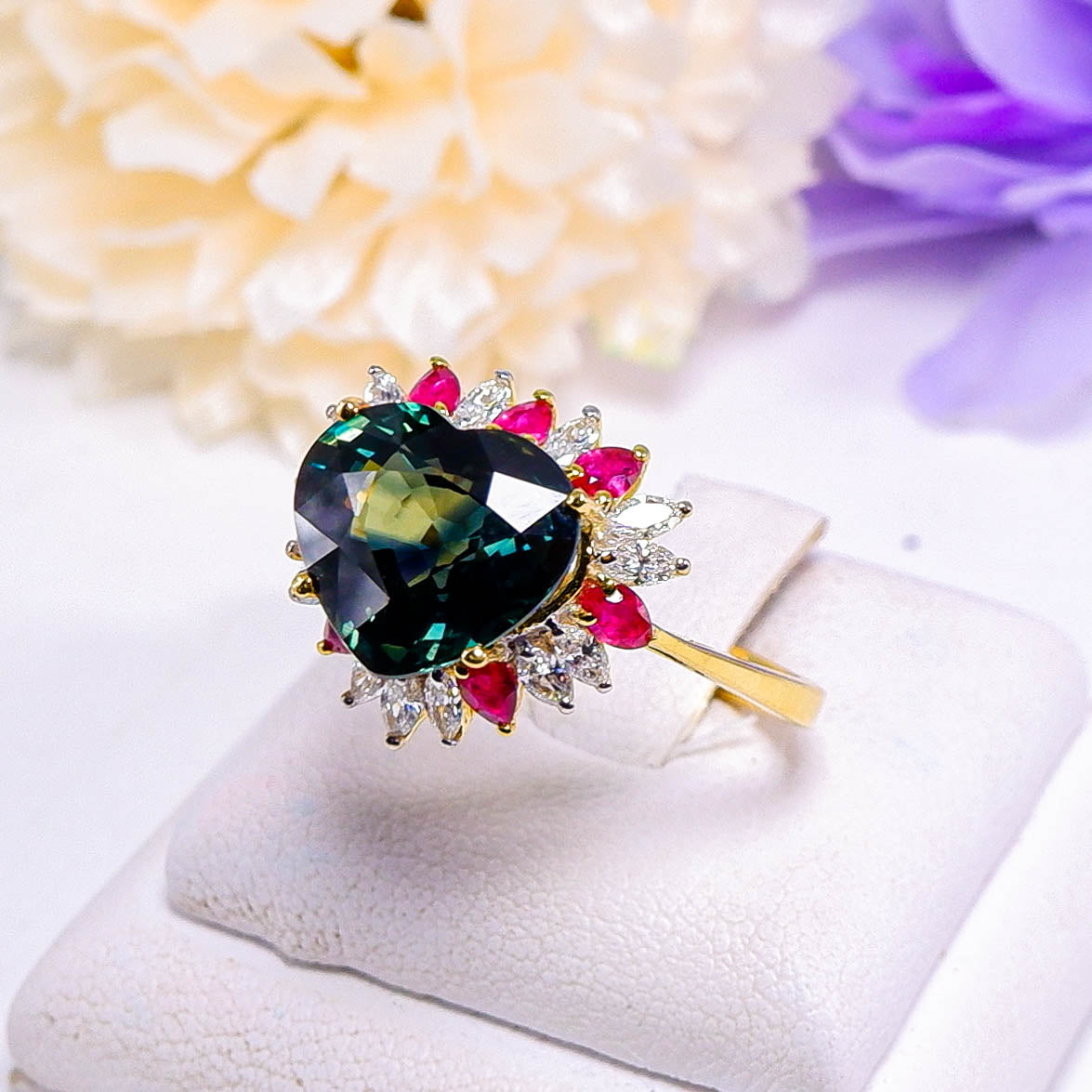 แหวนทอง9K ฝังพลอยเขียวส่อง(Green Sapphire) + ทับทิมไทย(Ruby) + เพชร(Diamond)
