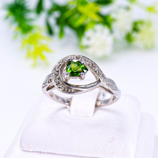 แหวนเงินแท้ 925 ฝังพลอย กรีนโคมทัวมาลีน (Green Chrome Tourmaline) + เซอร์คอน (Zircon)